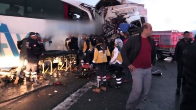 Muş'ta otobüsle tır çarpıştı: 1 ölü, 40 yaralı
