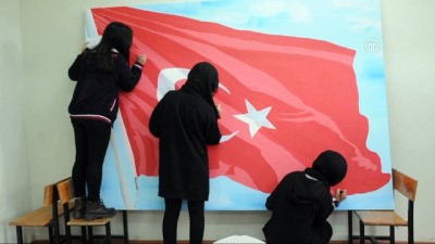 askeri kiyafet - Türk bayraklı tuvale 36 bin 647 şehidin ismini yazdılar - OSMANİYE  Videosu