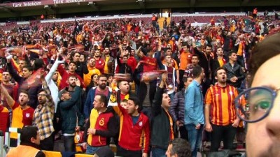 tezahur - Türk Telekom Stadyumu’ndaki antrenmanı 27 bin 681 kişi izledi Videosu