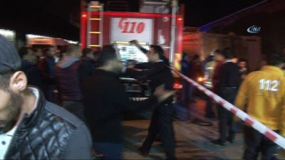 saglik ekibi -  Sebze yüklü kamyonet park halindeki kamyona arkadan çarptı: 1 ölü  Videosu