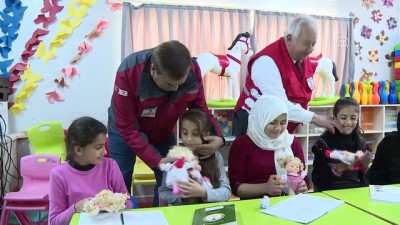 baglama - Türk Kızılayı'ndan Suriyeli yetim çocuklara oyuncak - HATAY Videosu