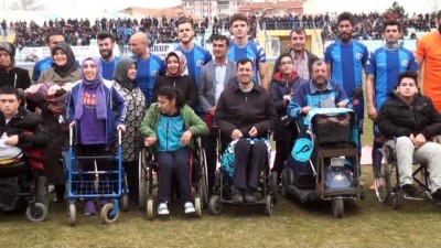 gorme engelli vatandas - Kütahyaspor'a engelli vatandaşlardan destek Videosu