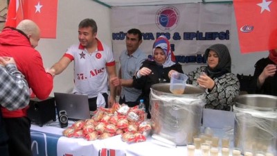  Üzüm hoşafı ve somun ekmek ikram ettiler