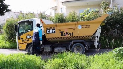 yasli adam -  Yaşlı adamın evinden 3 kamyonet çöp çıktı Videosu