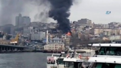 yangin panigi -  Beyoğlu'nda yangın paniği  Videosu