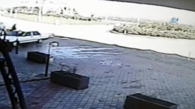 carpma ani -  Giresun'da bir aracın yayaya çarpma anı güvenlik kamerasına yansıdı Videosu