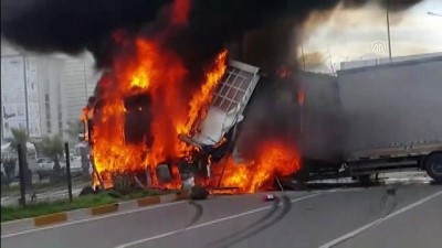 saglik ekibi - Üst geçidin ayağına çarpan tır alev alev yandı - ANTALYA Videosu