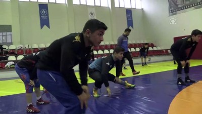 egitim merkezi - Yaşar Doğu'nun memleketinde 'şampiyon güreşçiler' yetişiyor - SAMSUN  Videosu