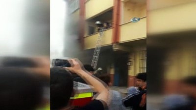mahsur kaldi -  Esenyurt'ta korkutan yangın: 11 kişi mahsur kaldı  Videosu