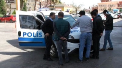 ic camasiri -  Hastaneden çıplak olarak kaçan madde bağımlısı genci polis Avm'de yakaladı  Videosu