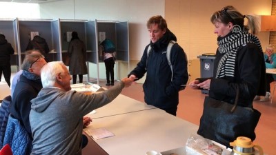 asiri sag - Hollandalılar yerel seçim için sandık başında - LAHEY  Videosu