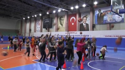 yaz okullari - Nevşehir’de geleceğin basketbolcuları yetişiyor  Videosu