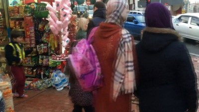  Çocukların gözü önünde bonzai krizine girdi 