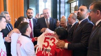  Cumhurbaşkanı Erdoğan, Down Sendromlu Milli Takım oyuncularını kabul etti 