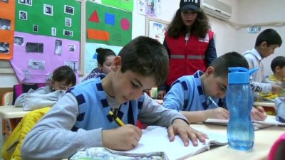  Öğrencilerden asker ağabeylerine mektup 