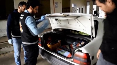yavru kopekler - Otomobil bagajında yavru köpekler yakalandı - EDİRNE  Videosu