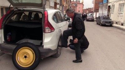 Park halindeki 19 aracın lastikleri kesildi - ÇORUM 