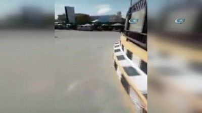 ali baris -  - Somali'de askeri araç sivil aracı ezdi  Videosu