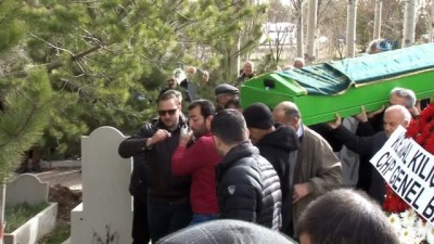 koy mezarligi -  Katliamda öldürülen bakkal sahibi defnedildi  Videosu