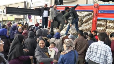 yaris -  Pazarcılar Odası patates dağıttı, izdiham çıktı  Videosu