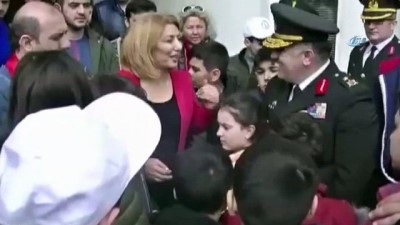 dogum gunu -  Şehit çocuklarından jandarmaya çıkarma  Videosu