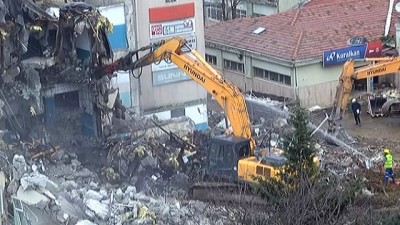 yikim calismalari -  Şişli Endüstri Meslek Lisesi'nin çökme tehlikesi geçiren binası yıkılıyor  Videosu