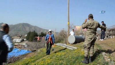 mahsur kaldi -  Mahsur kalan kediyi DEDAŞ ekipleri kurtardı Videosu