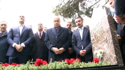 kabir ziyareti -  MHP Lideri Bahçeli, Alparslan Türkeş'in kabrini ziyaret etti Videosu