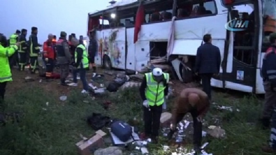 yolcu otobusu - Şoför kalp krizi geçirdi: 4 ölü, 34 yaralı  Videosu
