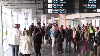 turist kafilesi - Türk ve Alman turistler karanfillerle karşılandı - MUĞLA Videosu