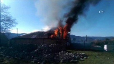 gokyuzu -  Alev alev yanan ev küle döndü, gökyüzü kısa sürede siyaha büründü  Videosu