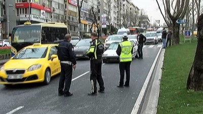 baros -  Beşiktaş'da yolun karşısına geçmek isteyen kadına otomobil çarptı  Videosu