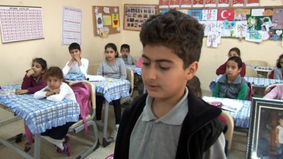 okul cantasi -  Bozuk baza faciasında ölen çocuğun sınıfında yas  Videosu