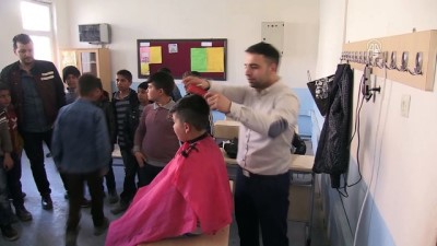 okul muduru - Öğretmenlerden öğrenciler için 'berber' hizmeti - IĞDIR  Videosu