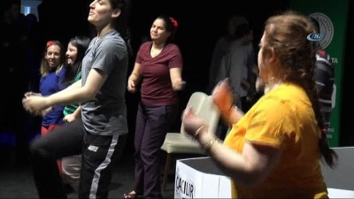 troy -  Perde, 'engelsiz' sanat için açıldı  Videosu