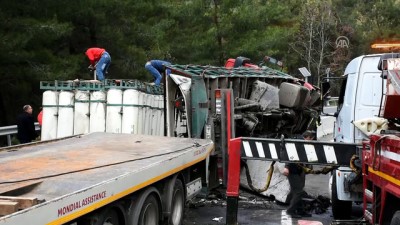 dogalgaz - Sıkıştırılmış doğalgaz tüpü yüklü tır devrildi - MUĞLA  Videosu