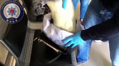 yolcu otobusu - Yolcunun el çantasından uyuşturucu çıktı - VAN Videosu