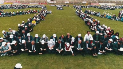 kitap okuma - 2 bin öğrenciyle stadyumda 'Batman Okuyor' kareografisi oluşturdular Videosu