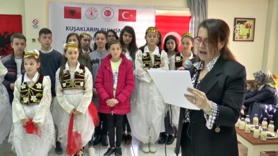 yetim cocuk - Arnavut yetim çocuklardan yaşlılarevi ziyareti - TİRAN Videosu