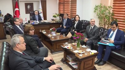 batin - Kamu Başdenetçisi Malkoç: 'Hak arama usullerini doğru kullananların oranı epey artıyor' - İZMİR Videosu