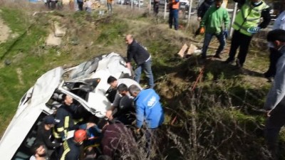 kirim -  Minibüs menfeze uçtu: 2 yaralı Videosu