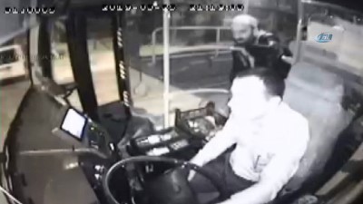 arac kamerasi -  Otobüs şoförünün boğazına bıçak dayayan yolcu kamerada Videosu