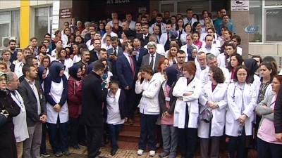 saglik calisanlari -  Bir doktor daha hasta yakını şiddetine maruz kaldı  Videosu