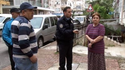 emekli polis -  Boş ofiste yüzlerce sinek gören vatandaşlar, polisi alarma geçirdi  Videosu