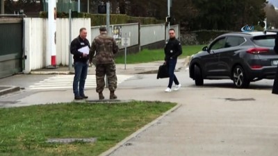 rehine krizi -  - Fransa’da Bir Kişi Aracını Askerlerin Üzerine Sürdü  Videosu