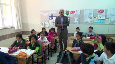 ilkokul ogrencisi - Kazandığı ödülü Mehmetçik Vakfı'na verdi - MERSİN  Videosu