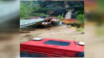 mahsur kaldi - Sel nedeniyle mahsur kalan çift kurtarıldı (3) - KAYSERİ  Videosu