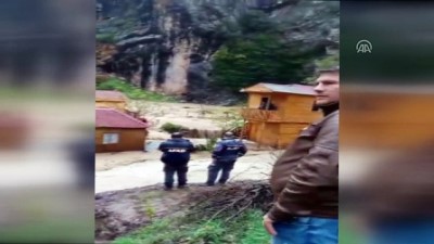 mahsur kaldi - Sel nedeniyle mahsur kalan çift kurtarıldı (4) - KAYSERİ  Videosu