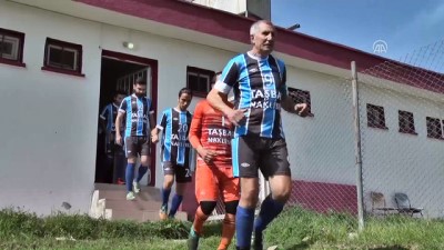 mel b - 69 yaşındaki futbolcu yeni takımıyla ilk maçına çıktı - OSMANİYE Videosu