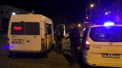 supheli canta -  Kars'ta şüpheli çanta fünye ile patlatıldı Videosu